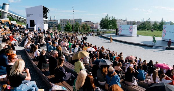 ОТКРЫЛАСЬ-МОСКОВСКАЯ-НЕДЕЛЯ-МОДЫ московская неделя моды