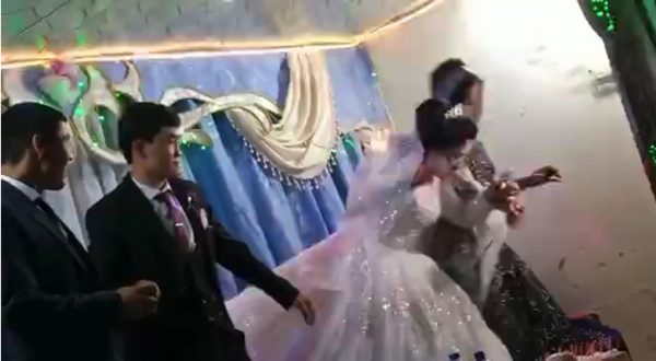 «Почему не дали люлей этим женихам?»: Собчак и Бородина возмутились видео, где мужчина ударил невесту по голове