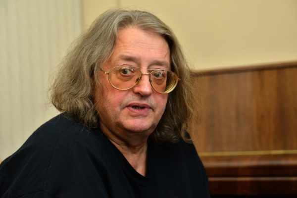 Подает в суд на собственных детей: третья жена Градского требует свою долю наследства