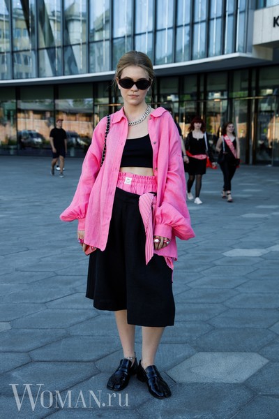 Российские бренды в почете, но на показы — в Dior: во что одеваются гости московской Недели моды