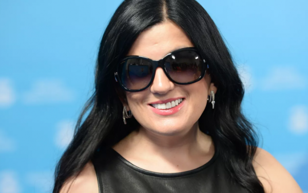 Собчак пошутила над незрячей певицей Гурцкой