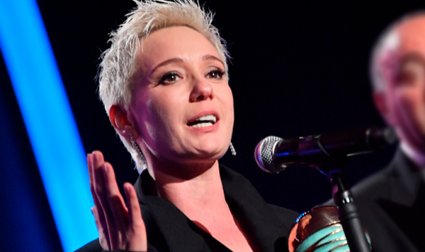 Уехавшая в Латвию Хаматова оценила поездку Миронова в Донбасс