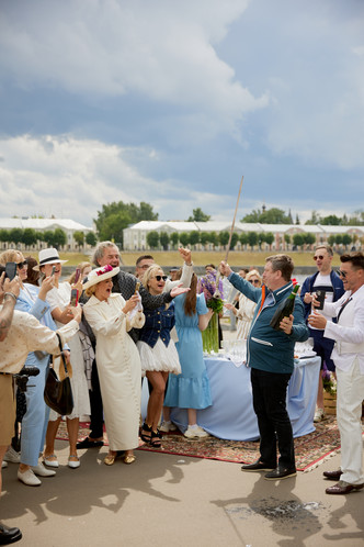 Варнава с Галич отжигали в караоке, а Шелягова открывала шампанское по-гусарски на ежегодном круизе Volga Dream
