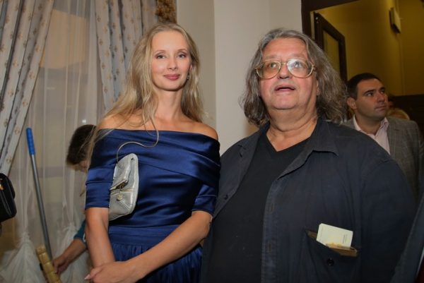 Хочет разжалобить? Вдова Александра Градского ответила на иск третьей жены фотографиями детей