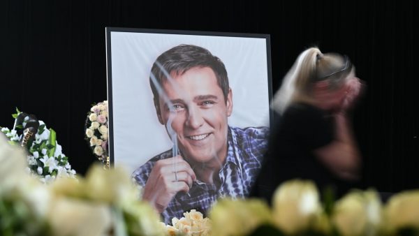 Фанаты больше не смогут подойти к могиле Шатунова