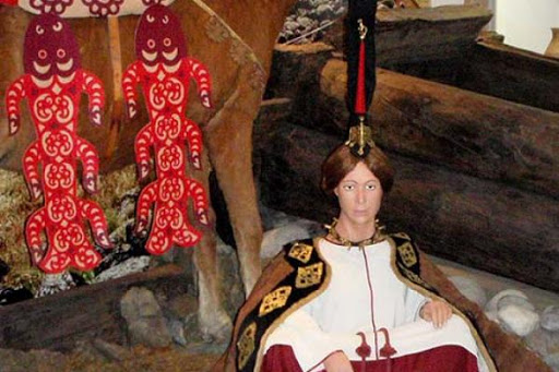 Как алтайская принцесса 30 лет мстит миру за потревоженный покой
