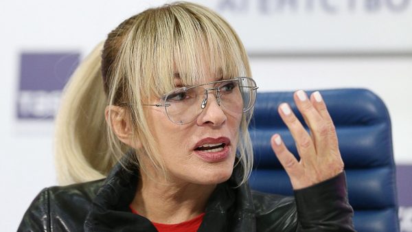 Лайма Вайкуле пожаловалась на проблемы с деньгами