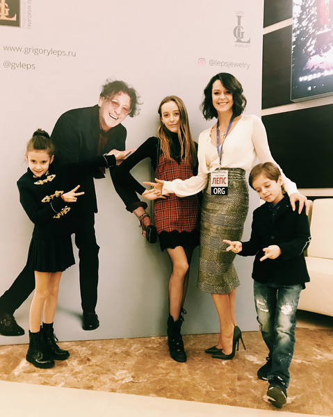 Анна Лепс с детьми