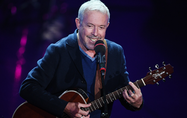 Макаревич пообещал выступить в России