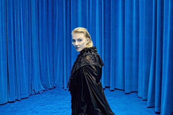 Полдень в Париже: Рената Литвинова стала звездой показа Balenciaga