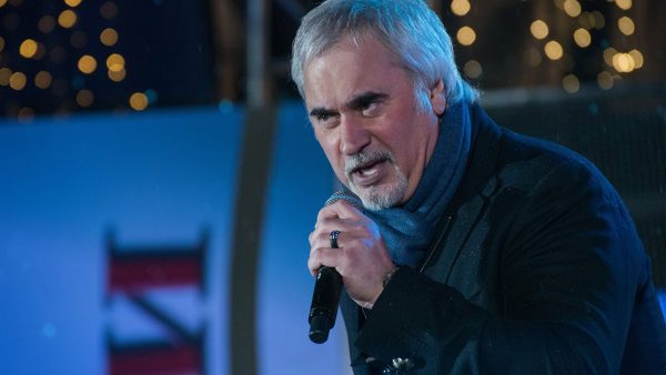 После заявлений о смене профессии Меладзе вновь выходит на сцену