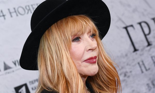 Пугачева отдает всю свою пенсию поклоннице с инвалидностью