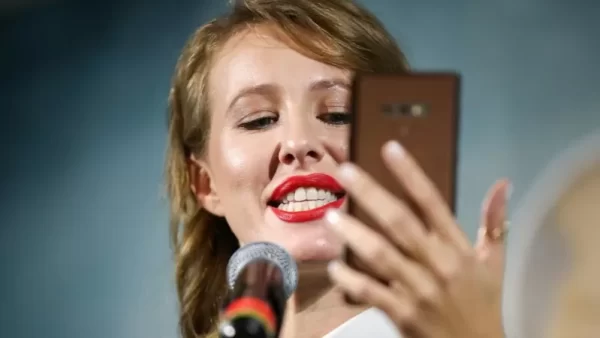 Собчак высмеяла слова Тарасовой о пиве на стадионах