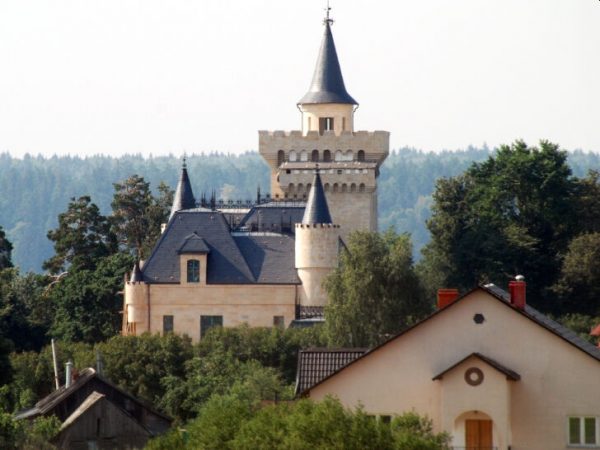 Стал известен истинный владелец замка Пугачевой