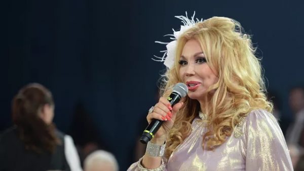 Терпеть не стала: режиссер раскрыл правду об отношениях Распутиной и Пугачевой