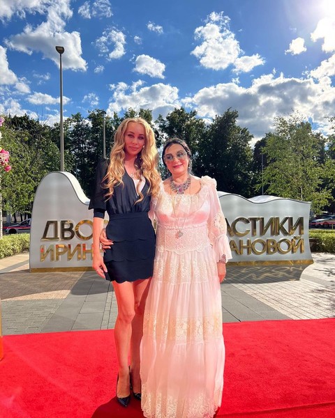 Анастасия Максимова и Ирина Винер 