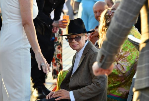 Валентин Юдашкин назвал 3 вещи, которые должны быть в гардеробе у каждой — проверьте себя!