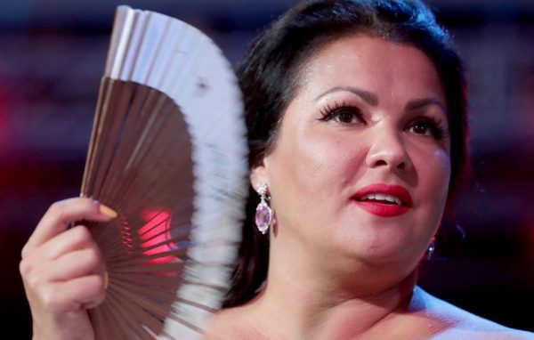 50-летняя Анна Нетребко опубликовала фото в купальнике