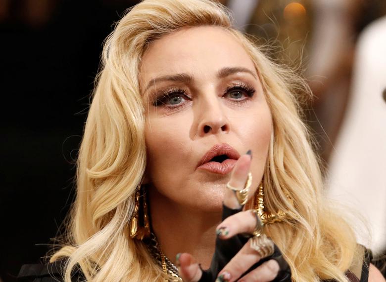 63-летняя Мадонна появилась на публике в мини-юбке и колготках в сетку