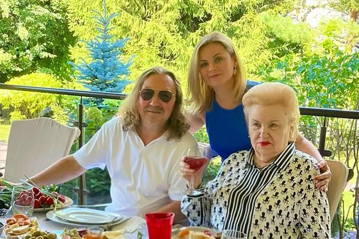 Игорь Николаев опубликовал редкое фото с семьей