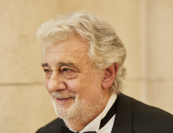 Оперного певца с мировым именем заподозрили в сексуальных связях с женщиной из секты