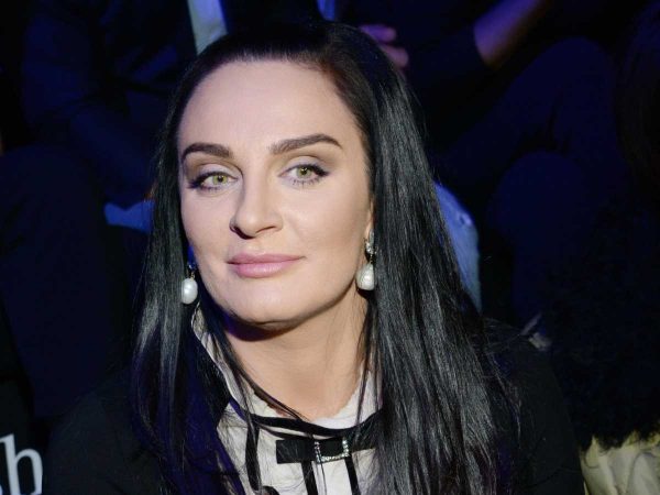 Продюсер раскрыл причину молчания Елены Ваенги: «Осмысливает»