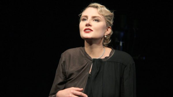 Сбежавшая Литвинова призналась в тоске по России и желании вернуться