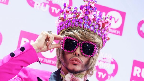 Сергей Зверев пожаловался на мешающих ему загорать фанатов