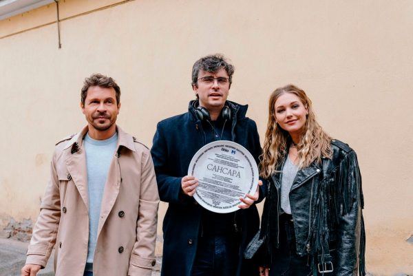 1 Асмус и Деревянко снимаются в новом сериале Актеры исполнят главные роли в восьмисерийной драме «Сансара»