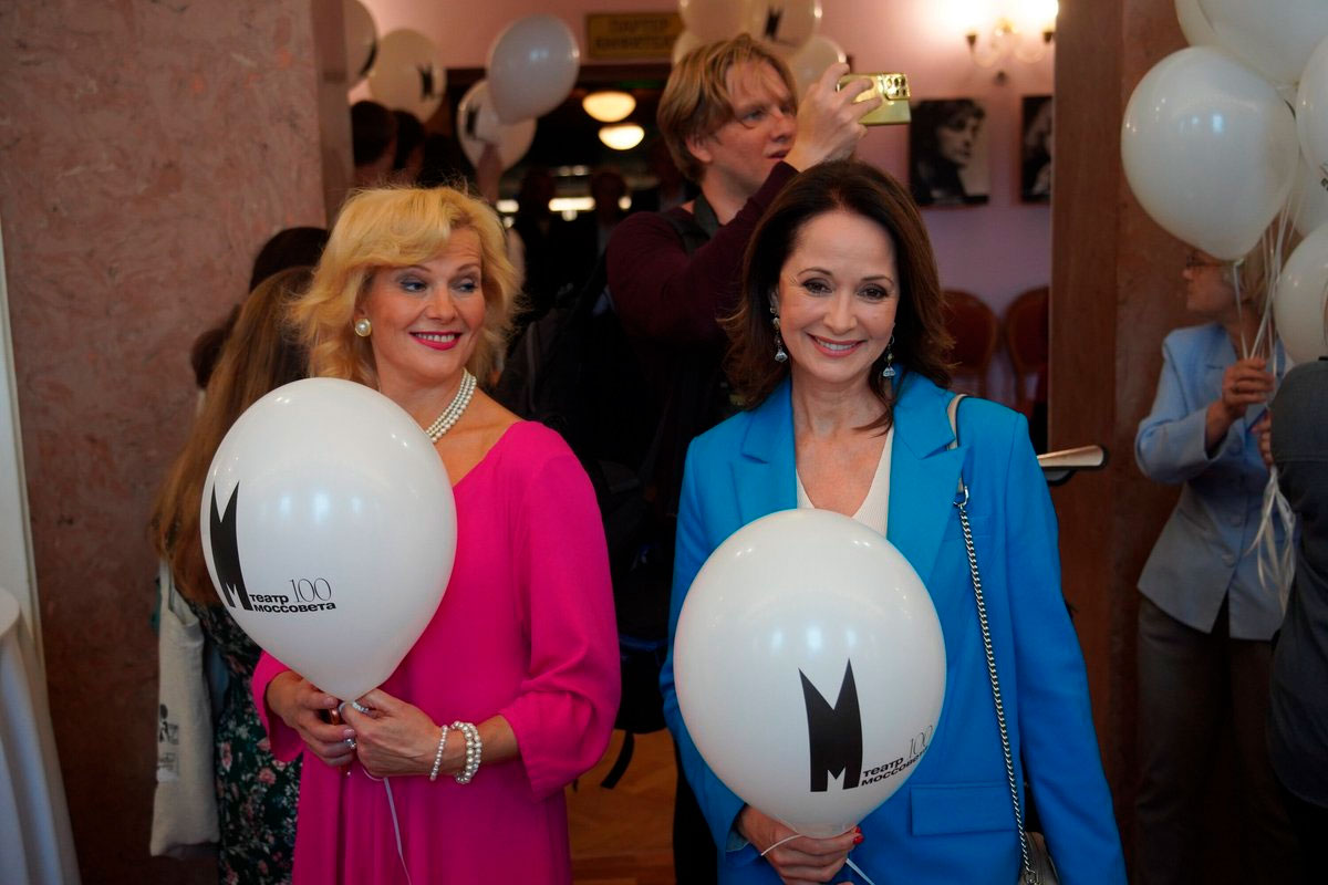Высоцкая, Кончаловский, Гусева открыли 100-й сезон театра им. Моссовета Художественный руководитель Евгений Марчелли и артисты театра обсудили планы и репертуар на новый сезон