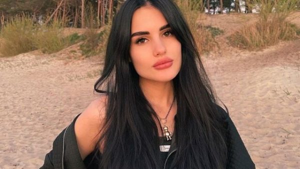 Блогерша Аракелян потеряла сумку за 300 тысяч рублей