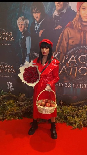 Кормухину спутали с Пугачевой, Виторган пришел инкогнито, Климова — с детьми: премьера «Красной Шапочки»