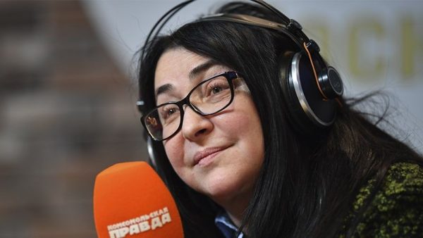 Певица Лолита считает себя военнообязанной и отказывается отменять выступления