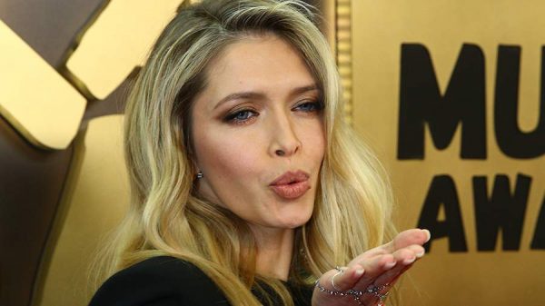 Уехавшая в Польшу Брежнева продолжила зарабатывать на россиянах