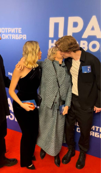 Поцелуи Бабенко и family look Кристовских: светская Москва ожила на премьере «Право на сводобу»
