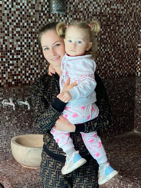 Юлия Липницкая с дочерью 