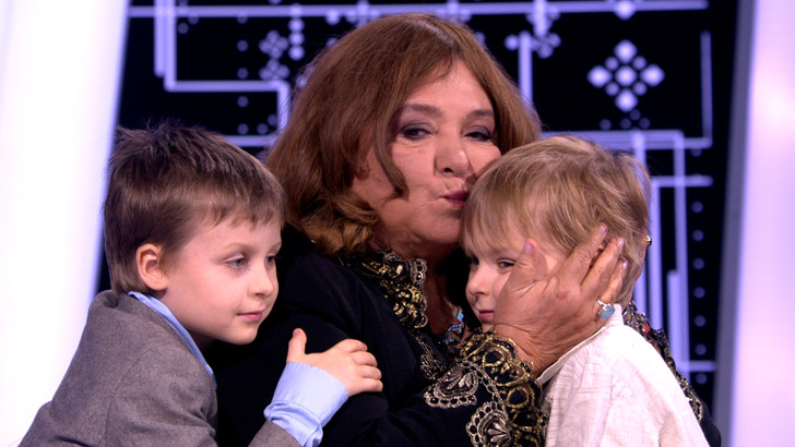Наталья Бондарчук с внуками