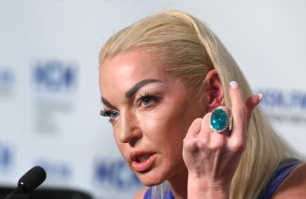 Волочкова отреагировала на отъезд Собчак из России