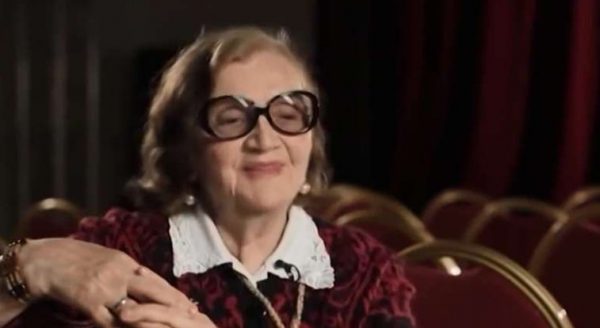 Звезда «Служебного романа» перестала выходить на связь с друзьями
