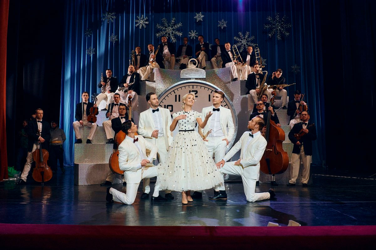 Клава Кока примерила образ Людмилы Гурченко на съемках Популярная исполнительница появится в новогоднем фильме ТНТ