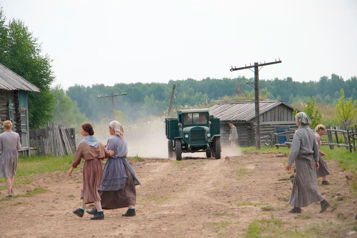 Смоляков и Маковецкий снялись в военном сериале Актеры появятся в четырехсерийном телефильме по роману «Момент истины»