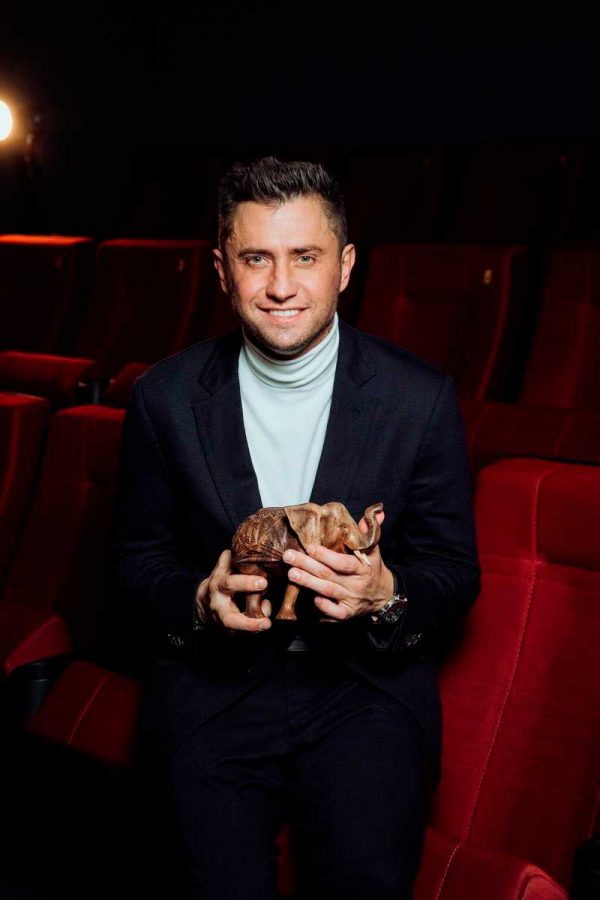 6 Павел Прилучный представил новый фильм с собой в главной роли Актер прошел по красной дорожке премьеры вместе с женой Зепюр Брутян