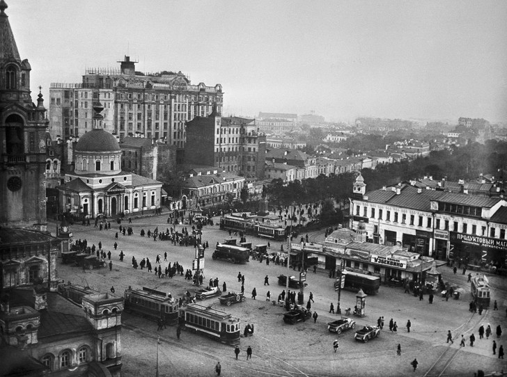 «Дом холостяков» на 1000 квартир — необычная история здания в центре Москвы