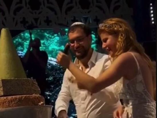 Телеведущий Парфенов выдал дочь замуж в Израиле