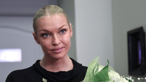 Волочкова возмутилась критике Садальского в адрес живущих за границей внуков Васильевой