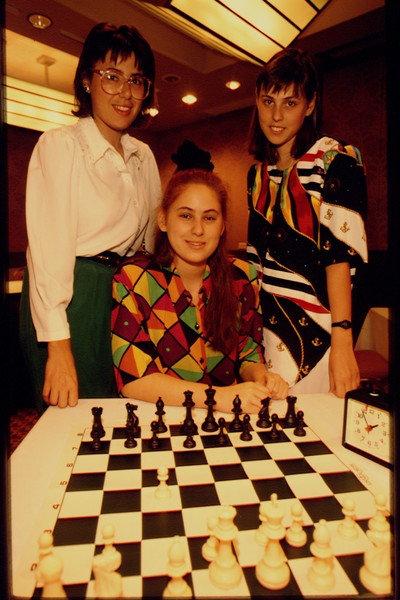 «Ход королевы»: как отец малышек Полгар вырастил из них шахматных гениев