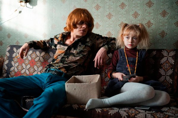 2 Бортич и Майков играют дочь и отца в новом фильме: первые кадры Актеры вместе появятся в черной комедии «Танцуй, Селедка!»