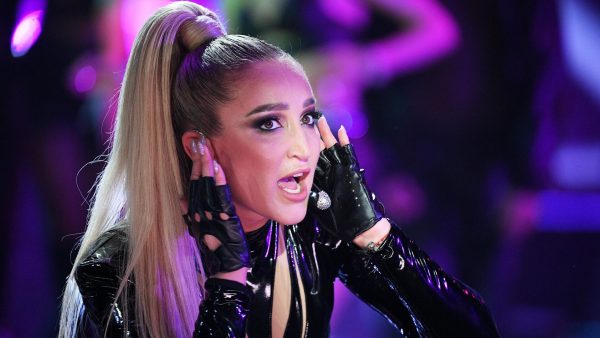 Бузова нашла новый способ похудеть и показала фигуру в бикини