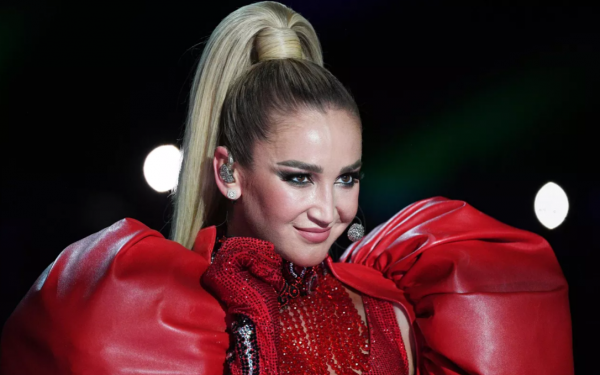 Бузова ответила на вопрос о получении ролей «через постель»