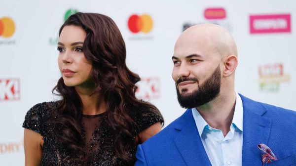 Cтало известно о резком похудении Cамойловой перед годовщиной свадьбы с Джиганом